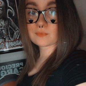 Meet your Posher, Elizabeth